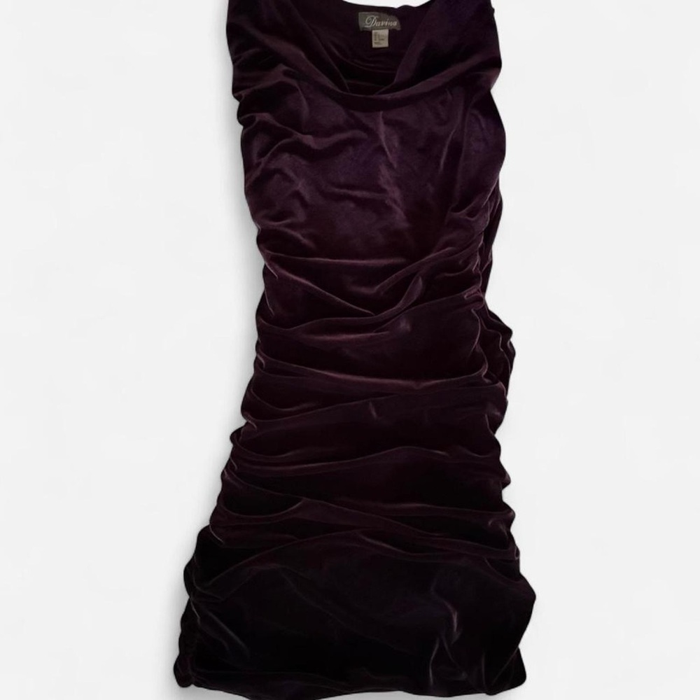Chic Velvet Evening Dress in Deep Purple